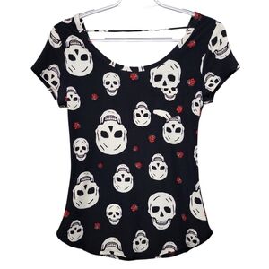 No Boundaries Skull and Rose's Juniors Shirt Medium (7-9)
